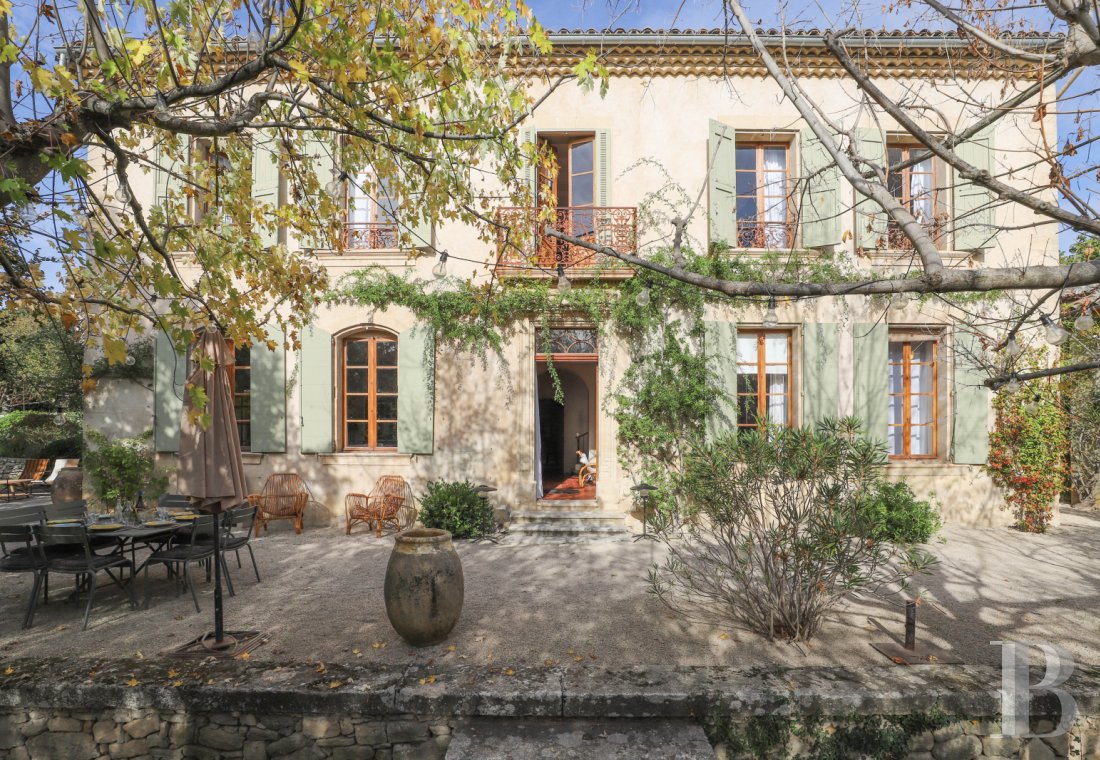A traditional yet bold village house in the Alpes-de-Haute-Provence, to the south of Forcalquier - photo  n°1
